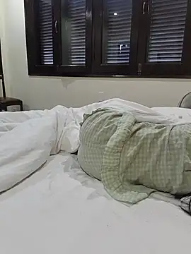 Snapshot of Helen-Tran chatting on 03/25/26, 01:00 Helen-Tran online show from 03/25/26, 01:00