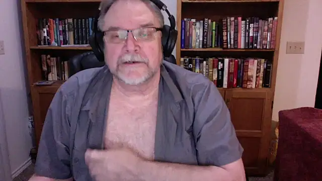 Snapshot of Vinyl22@xh chatting on 03/05/26, 01:23 Vinyl22xh online show from 03/05/26, 01:23