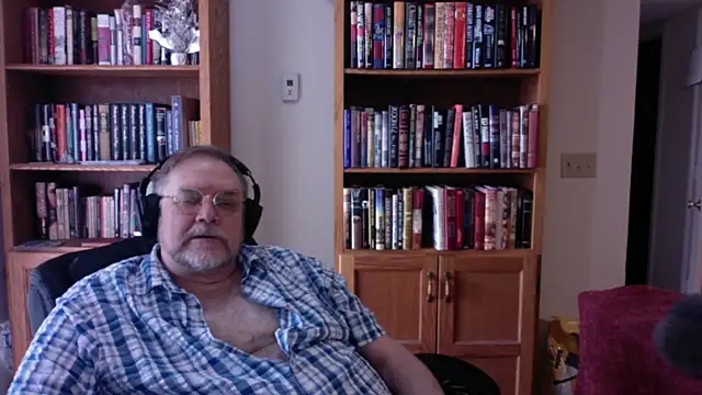 Snapshot of Vinyl22@xh chatting on 03/06/26, 09:22 Vinyl22xh online show from 03/06/26, 09:22