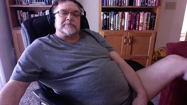 Snapshot of Vinyl22@xh chatting on 03/14/26, 03:50 Vinyl22xh online show from 03/14/26, 03:50