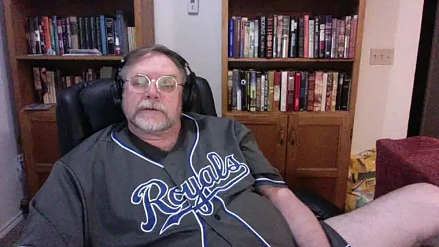 Snapshot of Vinyl22@xh chatting on 03/15/26, 05:02 Vinyl22xh online show from 03/15/26, 05:02