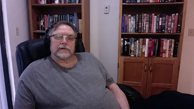 Snapshot of Vinyl22@xh chatting on 04/01/26, 11:35 Vinyl22xh online show from 04/01/26, 11:35