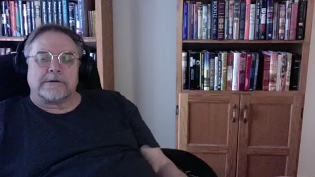 Snapshot of Vinyl22@xh chatting on 04/03/26, 09:35 Vinyl22xh online show from 04/03/26, 09:35