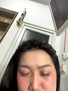 Snapshot of -Halley- chatting on 09/22/25, 11:01 -Halley- online show from 09/22/25, 11:01