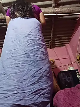 reya743 online show from 12/18/25, 12:27