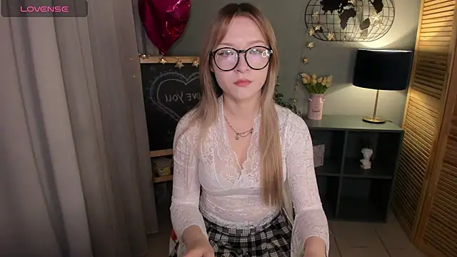 Snapshot of elliupp chatting on 10/03/25, 10:01 elliupp online show from 10/03/25, 10:01