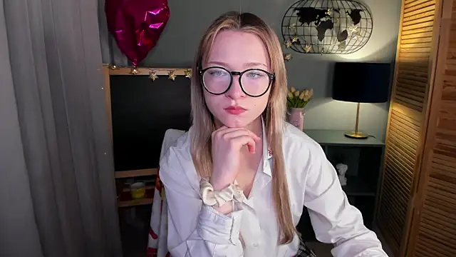 Snapshot of elliupp chatting on 10/10/25, 08:35 elliupp online show from 10/10/25, 08:35