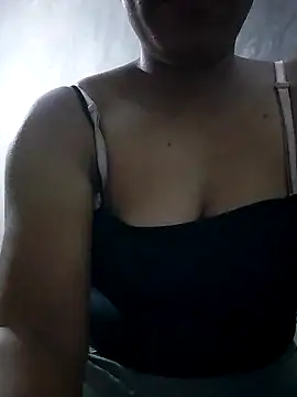 Snapshot of LylyCii96 chatting on 10/15/25, 07:41 LylyCii96 online show from 10/15/25, 07:41