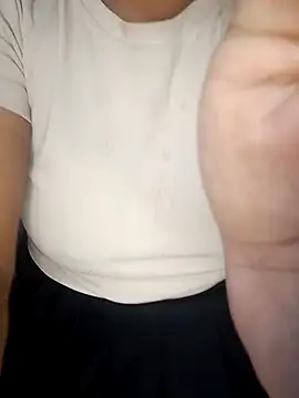 Snapshot of LylyCii96 chatting on 10/20/25, 11:21 LylyCii96 online show from 10/20/25, 11:21