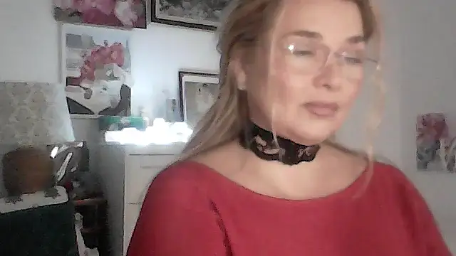 Myrienna online show from 11/24/25, 08:19