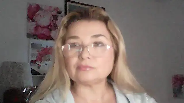 Myrienna online show from 11/26/25, 11:06