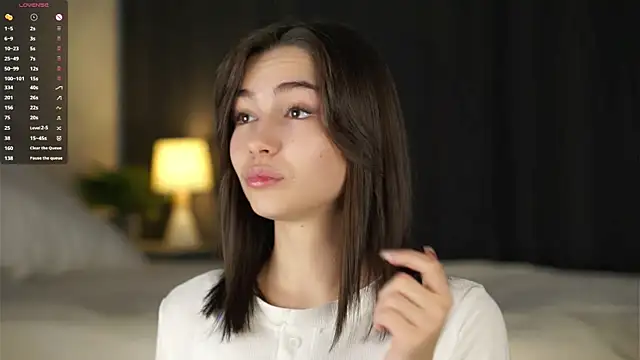 LettySlovacek online show from 11/04/25, 04:33