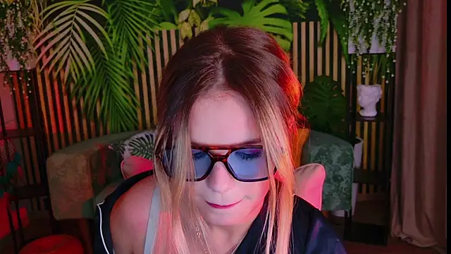 KellyHayden online show from 10/14/25, 11:11