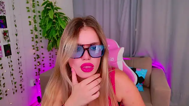 KellyHayden online show from 10/18/25, 11:33