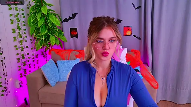 KellyHayden online show from 10/25/25, 03:40