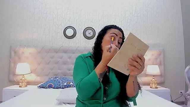 VaniaRose online show from 11/05/25, 01:11