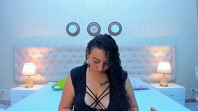 VaniaRose online show from 12/22/25, 01:30