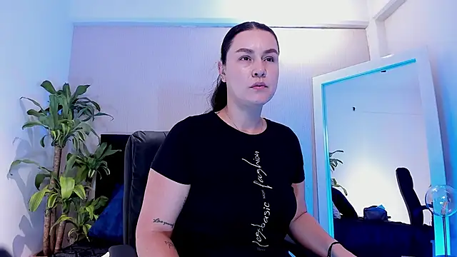 Iris Parkerr online show from 12/15/25, 11:58