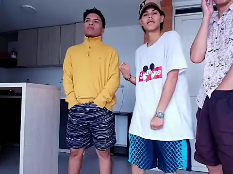 Snapshot of latin_naughty_boys chatting on 09/29/25, 04:45 latin naughty boys online show from 09/29/25, 04:45