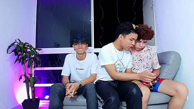 Snapshot of latin_naughty_boys chatting on 10/15/25, 12:11 latin naughty boys online show from 10/15/25, 12:11