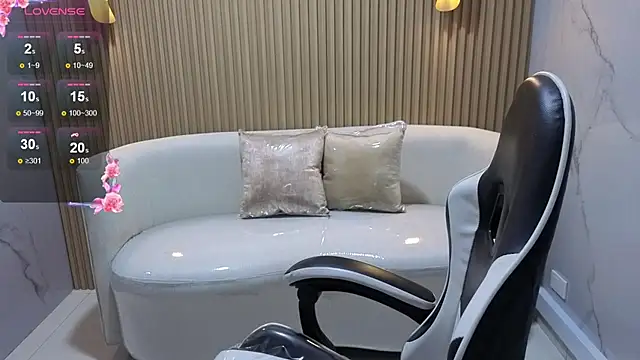 Skyler Gracee Tx online show from 11/26/25, 02:45