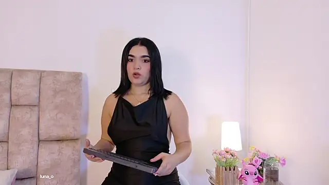 LunaOcampo  online show from 11/28/25, 07:27