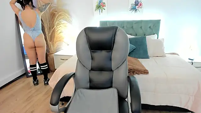 Antonela vargas online show from 11/13/25, 12:15