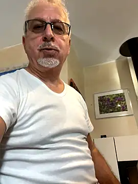 Snapshot of Roccobis chatting on 11/21/25, 09:52 Roccobis online show from 11/21/25, 09:52