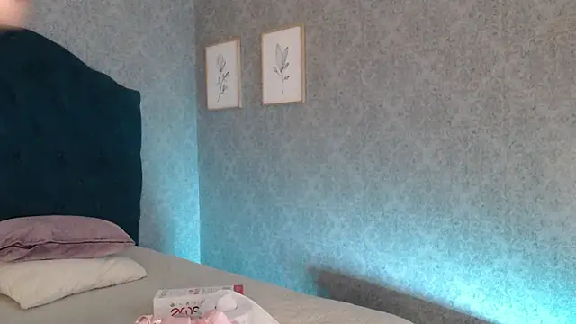 Snapshot of Vic_Taylor chatting on 11/19/25, 10:59 Vic Taylor online show from 11/19/25, 10:59