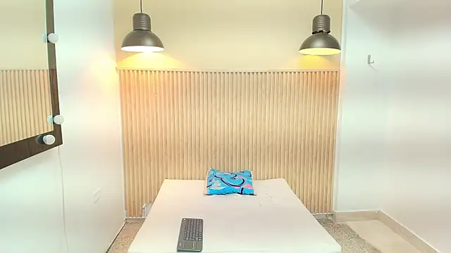 Snapshot of Frayhot777 chatting on 01/08/26, 08:00 Frayhot777 online show from 01/08/26, 08:00