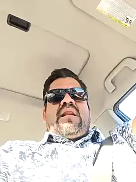 Snapshot of theking1_1 chatting on 12/18/25, 04:24 theking1 1 online show from 12/18/25, 04:24