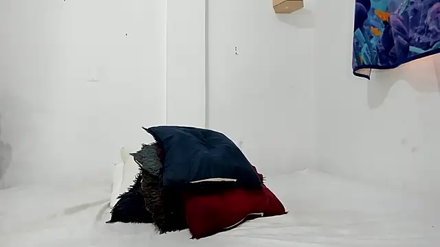 Snapshot of isabella_ma2 chatting on 10/14/25, 03:02 isabella ma2 online show from 10/14/25, 03:02