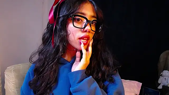 Isis Valen online show from 10/24/25, 11:50