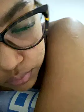 miiabrown18 online show from 10/16/25, 02:01