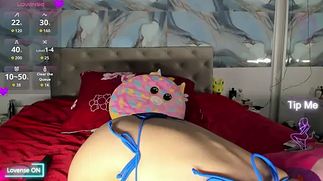 Snapshot of luluubloomm chatting on 11/01/25, 03:03 luluubloomm online show from 11/01/25, 03:03