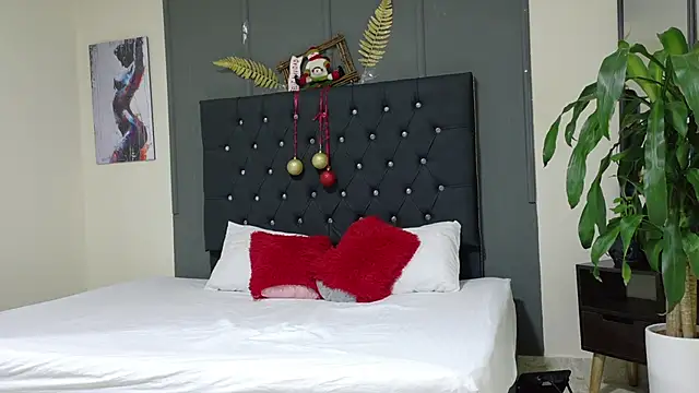 Snapshot of Kataaleya__12 chatting on 12/17/25, 11:49 Kataaleya 12 online show from 12/17/25, 11:49