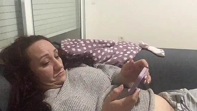 paula19800 online show from 11/10/25, 12:09