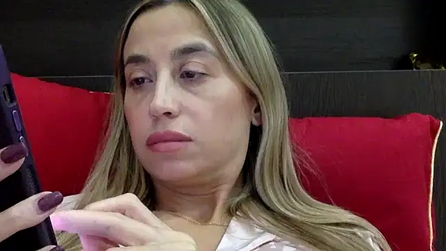 Snapshot of Jeyvaris chatting on 10/29/25, 10:00 Jeyvaris online show from 10/29/25, 10:00