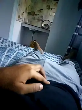 Snapshot of HolaPeeps chatting on 11/02/25, 11:12 HolaPeeps online show from 11/02/25, 11:12