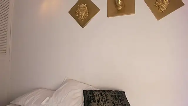 CharlottePetitte online show from 12/02/25, 08:04