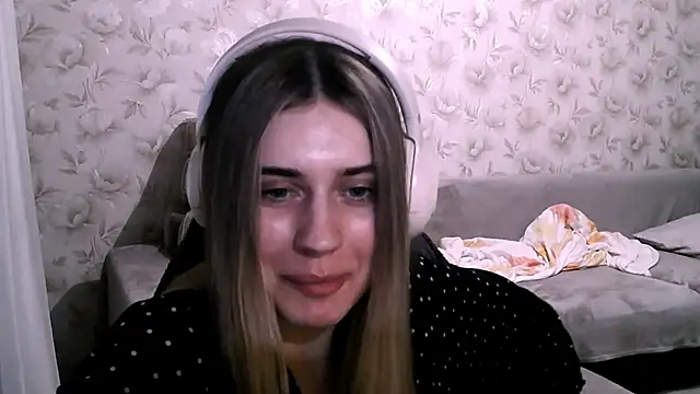 Snapshot of JerrieLoosle chatting on 10/19/25, 04:40 JerrieLoosle online show from 10/19/25, 04:40