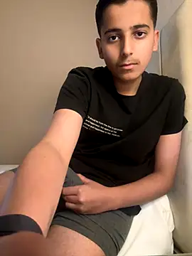 Snapshot of bemjmen chatting on 10/02/25, 12:28 bemjmen online show from 10/02/25, 12:28