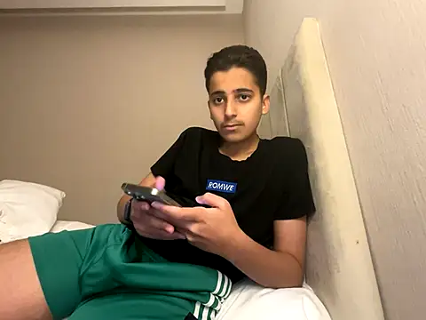 Snapshot of bemjmen chatting on 10/25/25, 09:20 bemjmen online show from 10/25/25, 09:20