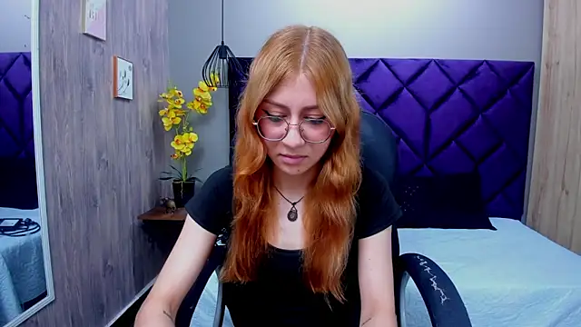 Snapshot of ChloeCampbell03 chatting on 09/25/25, 01:15 ChloeCampbell03 online show from 09/25/25, 01:15