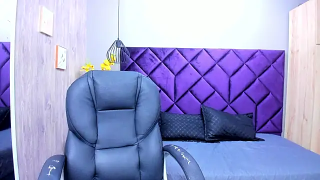 Snapshot of ChloeCampbell03 chatting on 09/30/25, 01:05 ChloeCampbell03 online show from 09/30/25, 01:05