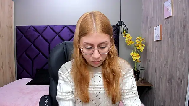 Snapshot of ChloeCampbell03 chatting on 10/14/25, 12:28 ChloeCampbell03 online show from 10/14/25, 12:28