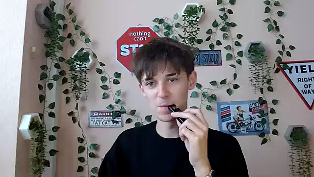 Snapshot of Hoot_Dude_ chatting on 10/06/25, 10:34 Hoot Dude  online show from 10/06/25, 10:34