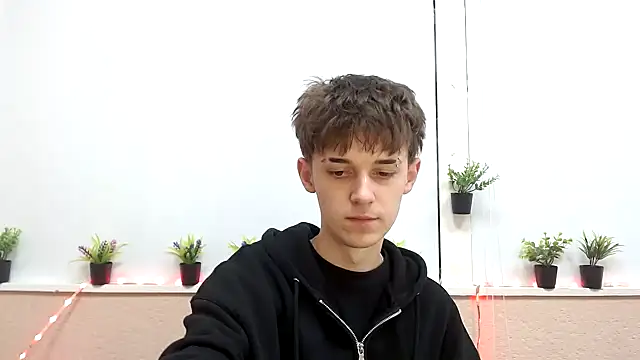 Hoot Dude  online show from 10/31/25, 01:12