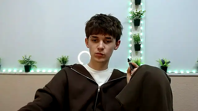 Hoot Dude  online show from 11/13/25, 03:55