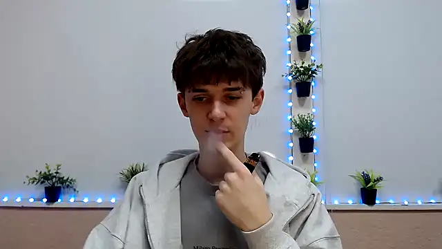 Hoot Dude  online show from 11/24/25, 01:11